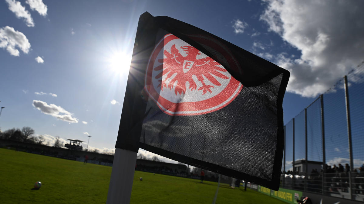 Kubet Eintracht Frankfurt ký hợp đồng với U20 quốc tế